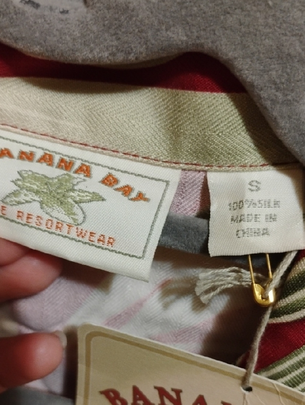 Vintage Banana Bay Red Floral Hawaiian Button-Up Size S - Picture 3 of 9